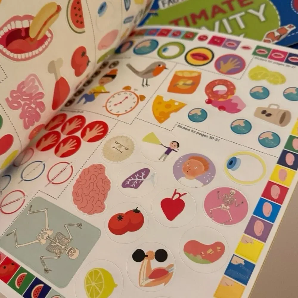 Discovery Kids Workbook & Sticker Collection Body Dinosaurs & Animals Activitys